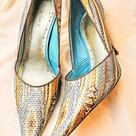 Stunning Heels, BCBG. like new, not a spot on them - Picture 4 of 8